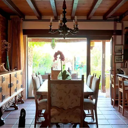 House With 3 Bedrooms In Chozas De Abajo, With Wifi Apartmán *