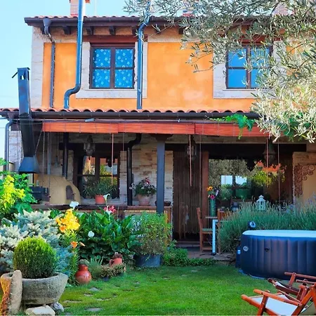 House With 3 Bedrooms In Chozas De Abajo, With Wifi Apartmán